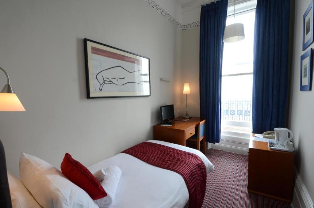 Oyo West Rocks Townhouse AEGON International
