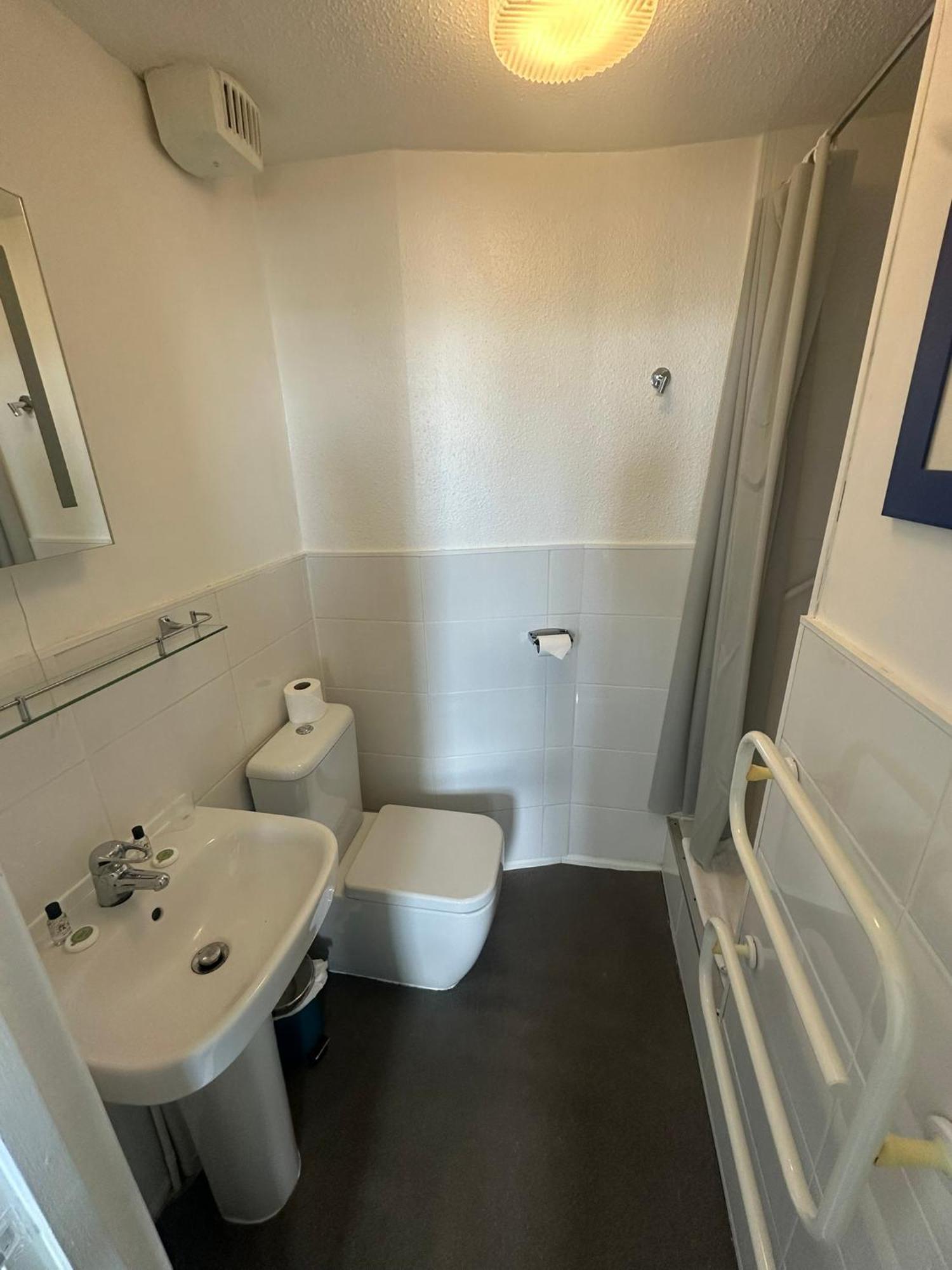 Oyo West Rocks Townhouse Hotel 3*