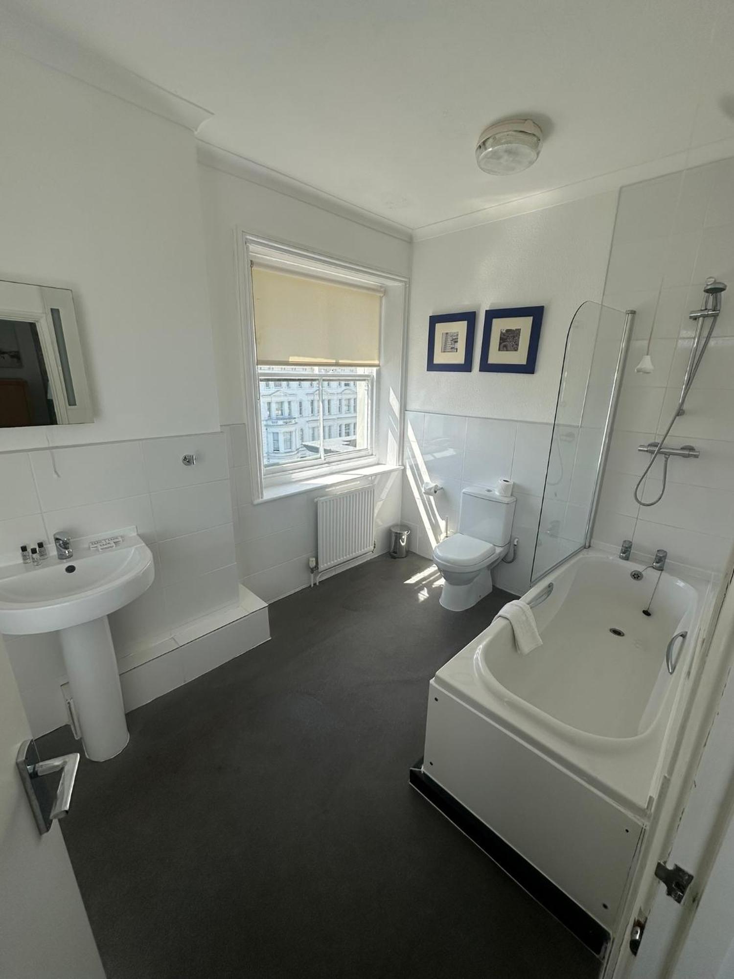 Hotel Oyo West Rocks Townhouse AEGON International