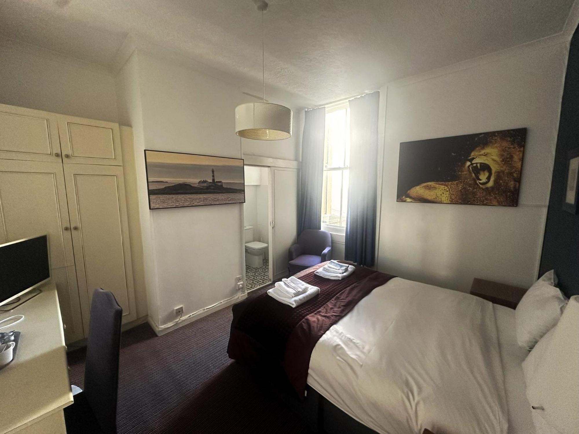 Oyo West Rocks Townhouse Hotel